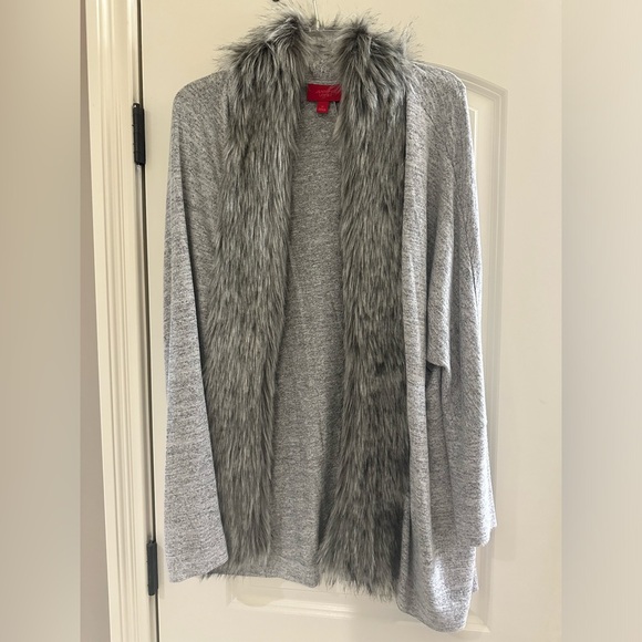 NWOT Jennifer Lopez Gray Cardigan Sweater Faux Fur Collar Dolman Sleeve. Medium - Picture 2 of 3